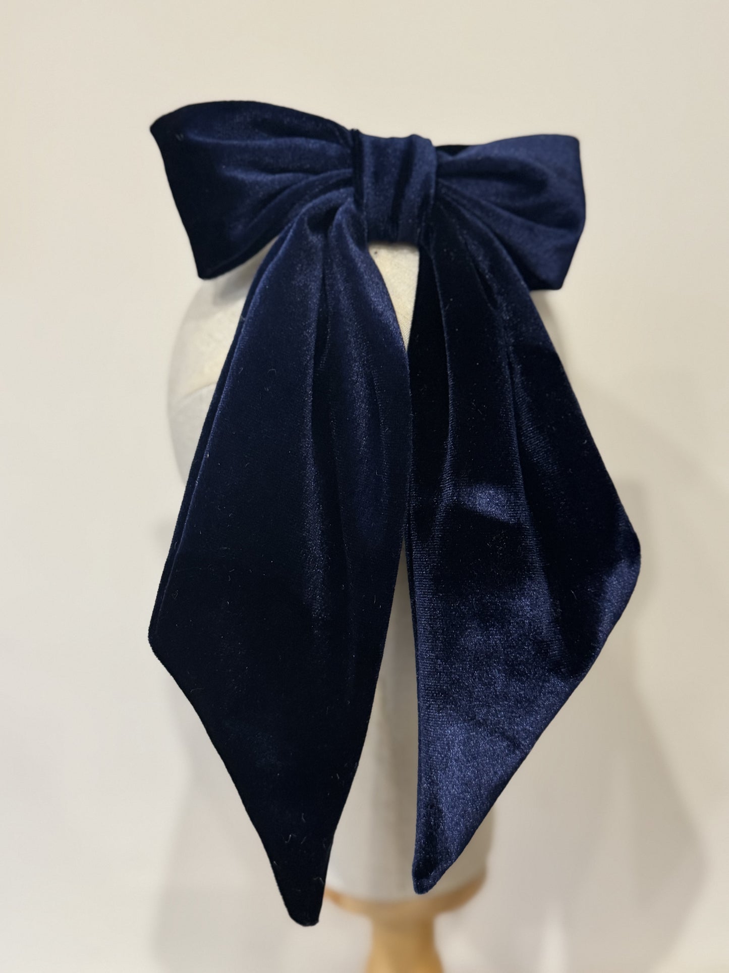 Velvet bow hairclip